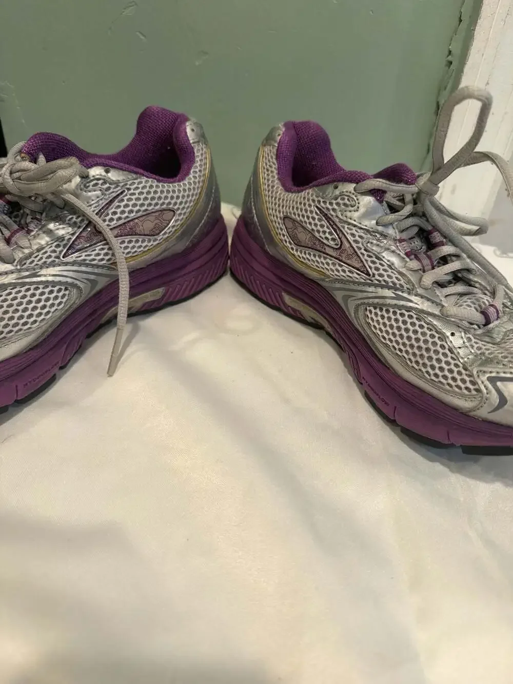 Brooks - Picture 4 of 10